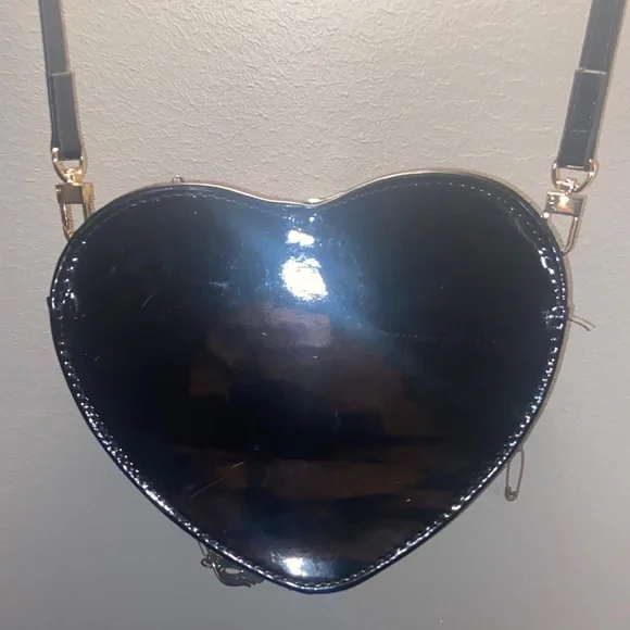 Heart-Shaped Black and Pink Y2K Crossbody Bag - Picture 4 of 4